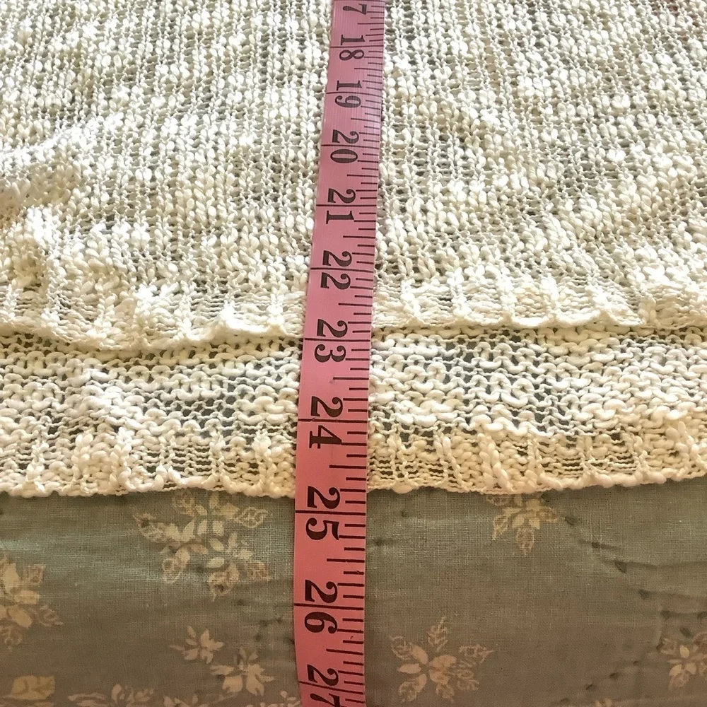 NWT Quinn Womens Size Medium Long Sleeve Split Hem Lightweight Sweater
